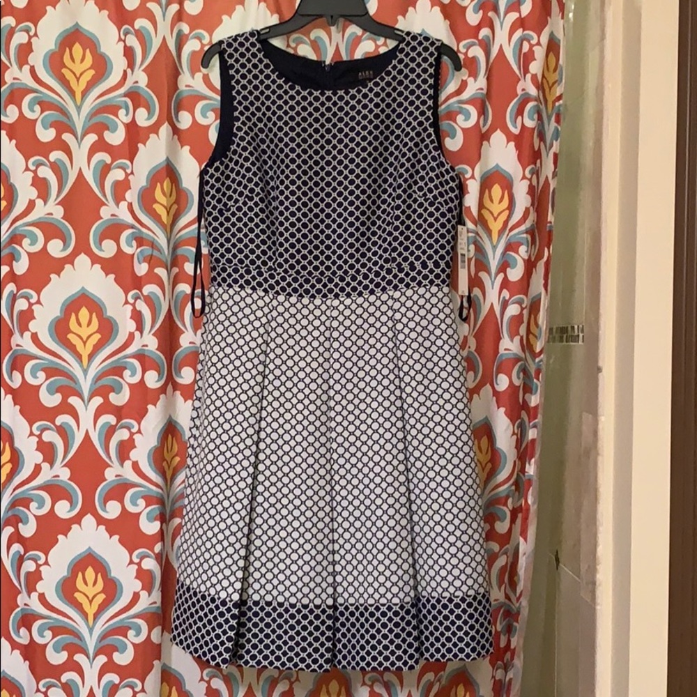 Women’s AlexMarie navy&white pattern pleated dress